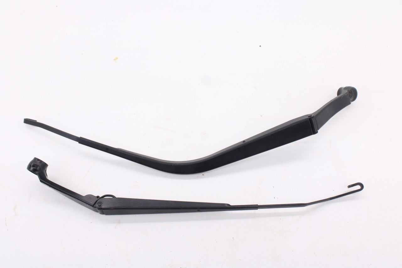 11-2025 Mitsubishi Outlander Sport SE Front Left and Right Windshield Wiper Arm0