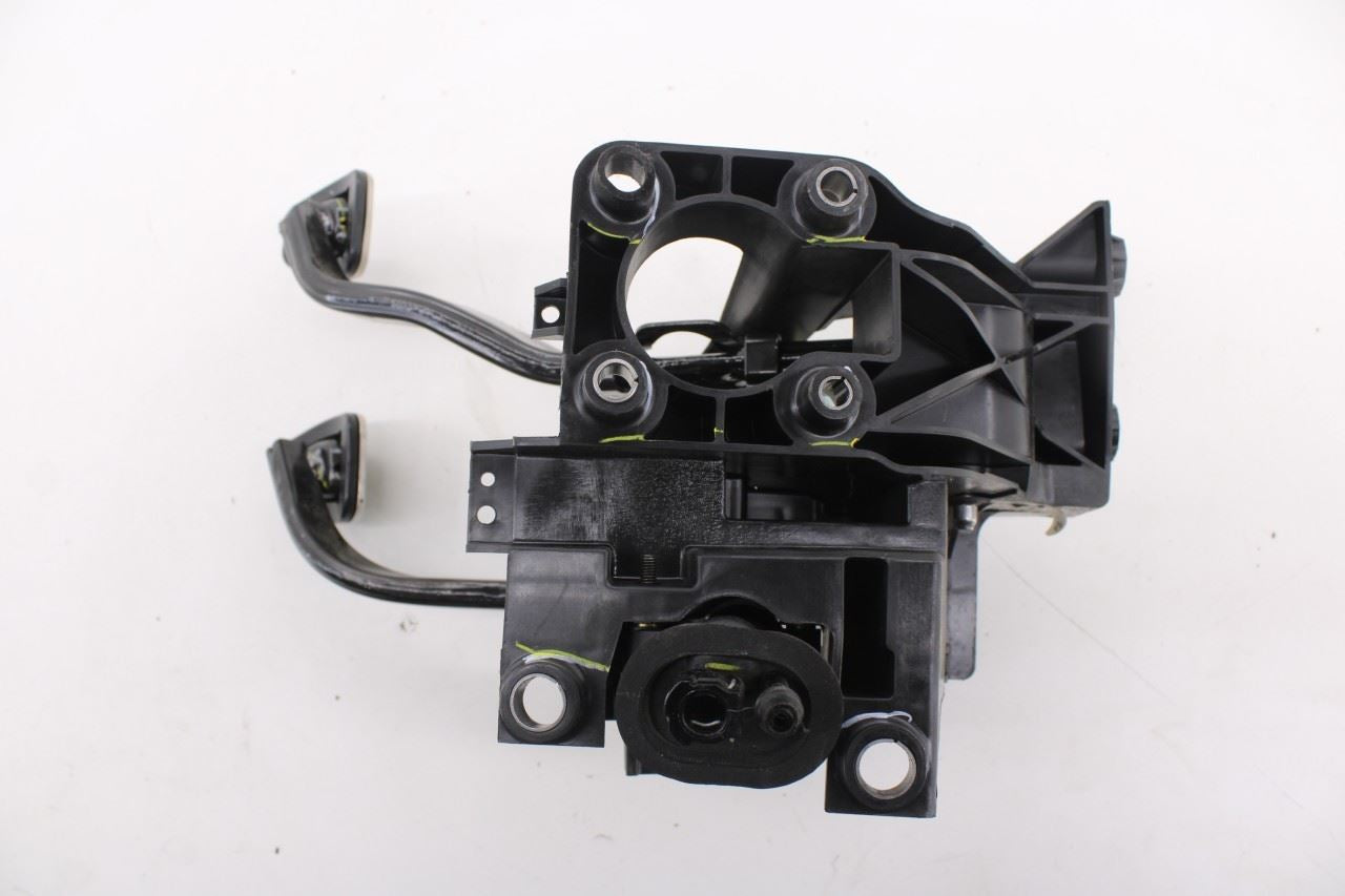 19-20 Ford Mustang GT 5.0L Accelerator Throttle Gas Pedal Sensor and Brake Pedal10