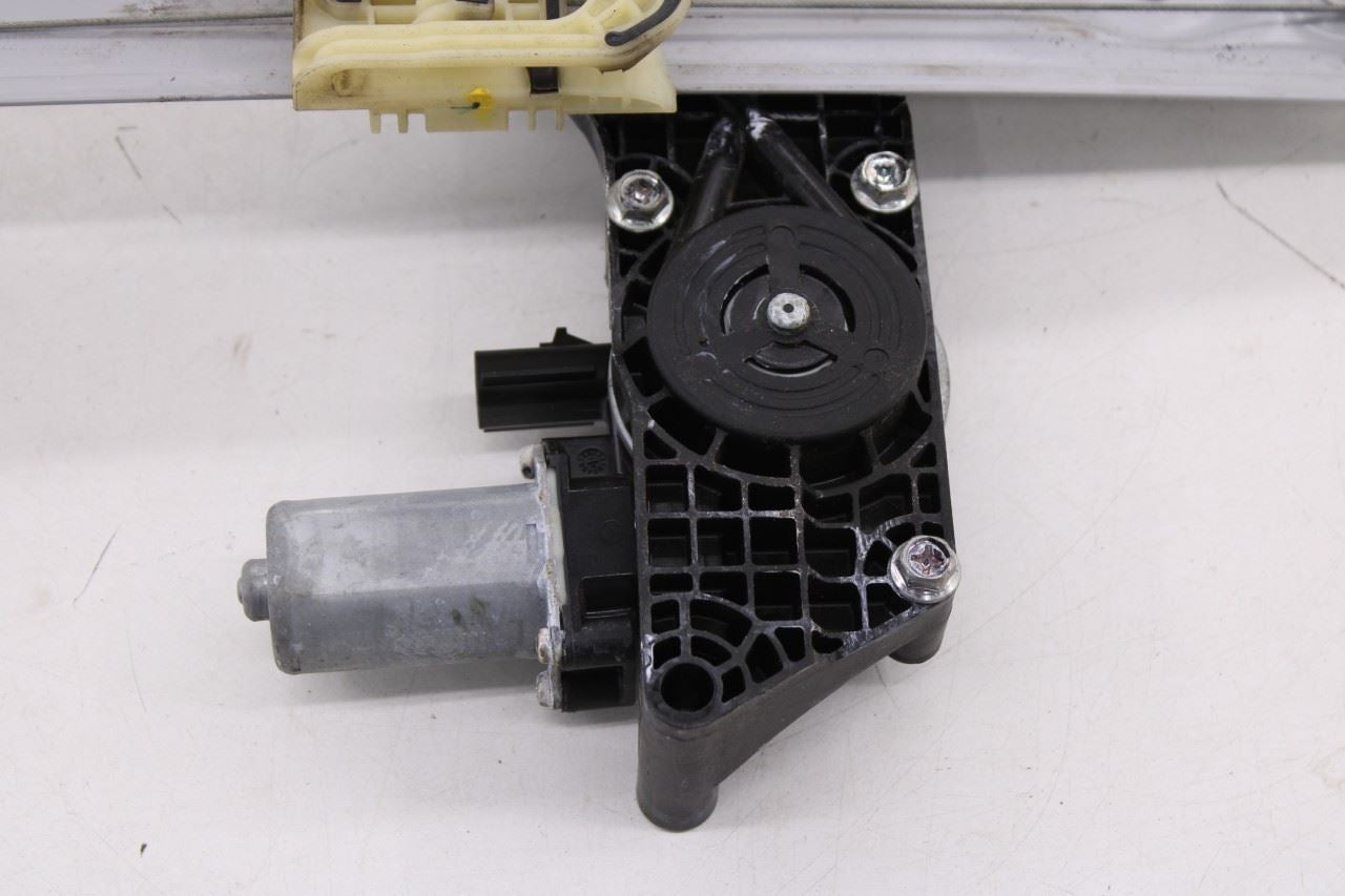 2018-2024 Chevrolet Equinox LT Front Right Side Door Window Regulator w/ Motor8