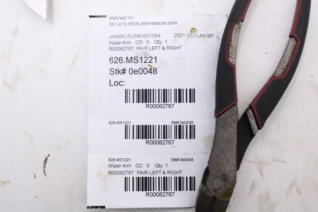 11-2025 Mitsubishi Outlander Sport SE Front Left and Right Windshield Wiper Arm12