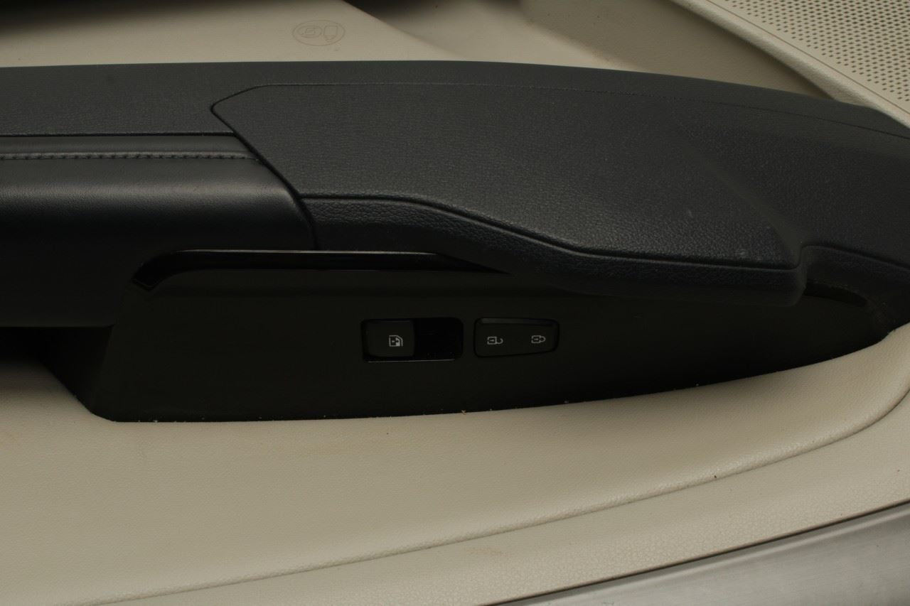 2023-2025 Kia Sportage Hybrid EX Front Right Door Trim Panel 82308-P1230-BP8 OEM - Alshned Auto Parts