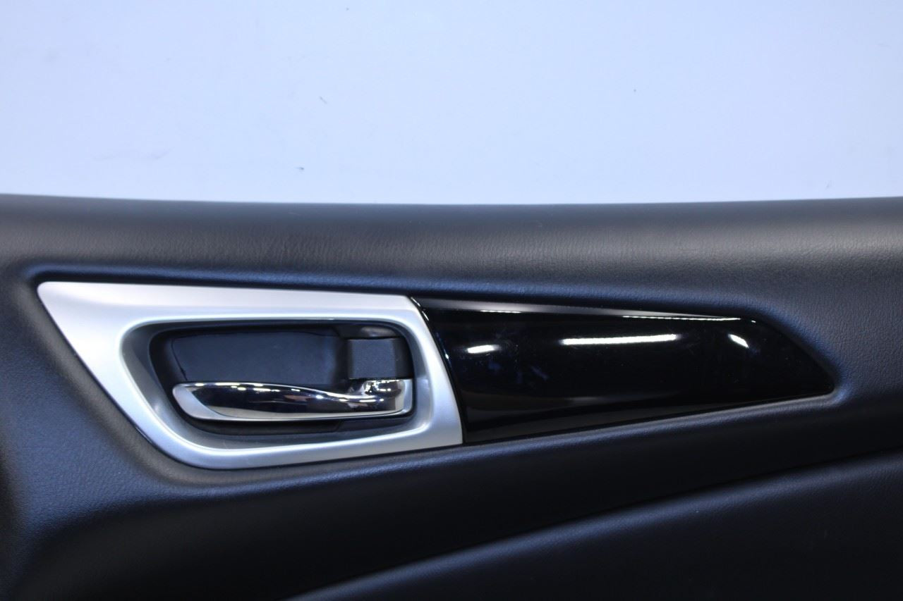 2017-2020 Nissan Pathfinder SV Front Right Door Trim Panel 809A0-9PM0A OEM *ReaD - Alshned Auto Parts