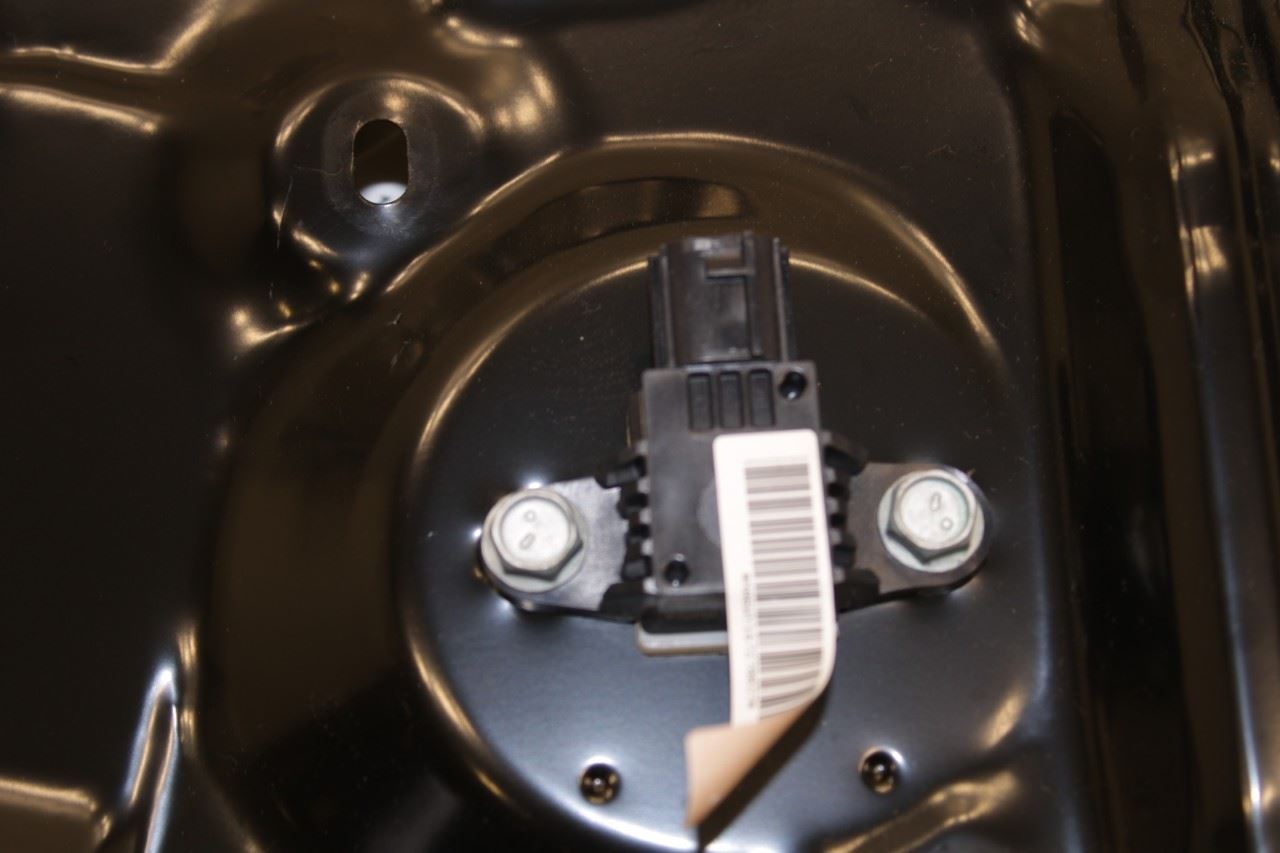 2014-2017 Infiniti QX50 Front Right Door Window Regulator w/ Carrier Plate - Alshned Auto Parts