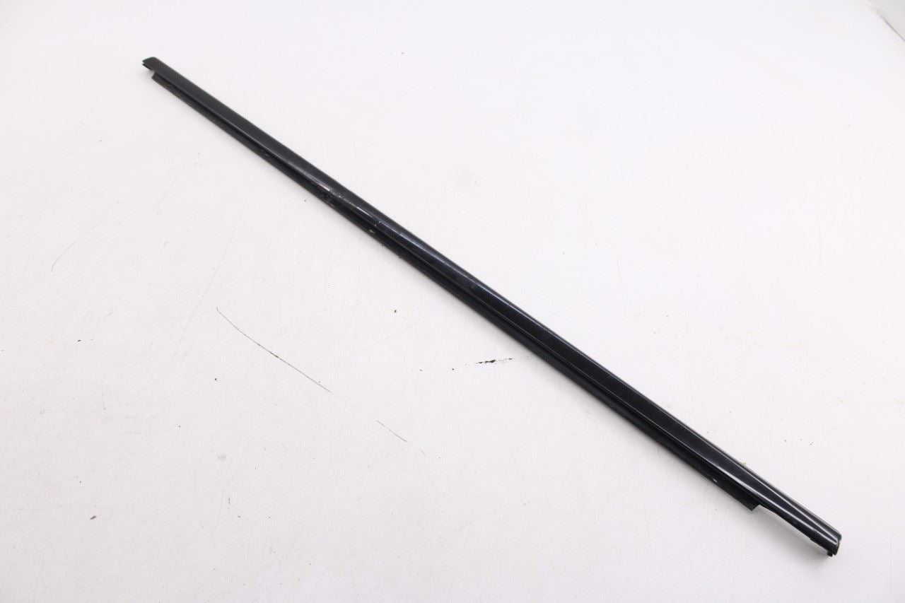 11-18 Porsche Cayenne S Rear Right Door Outer w/ Inner Belt Molding Weatherstrip10