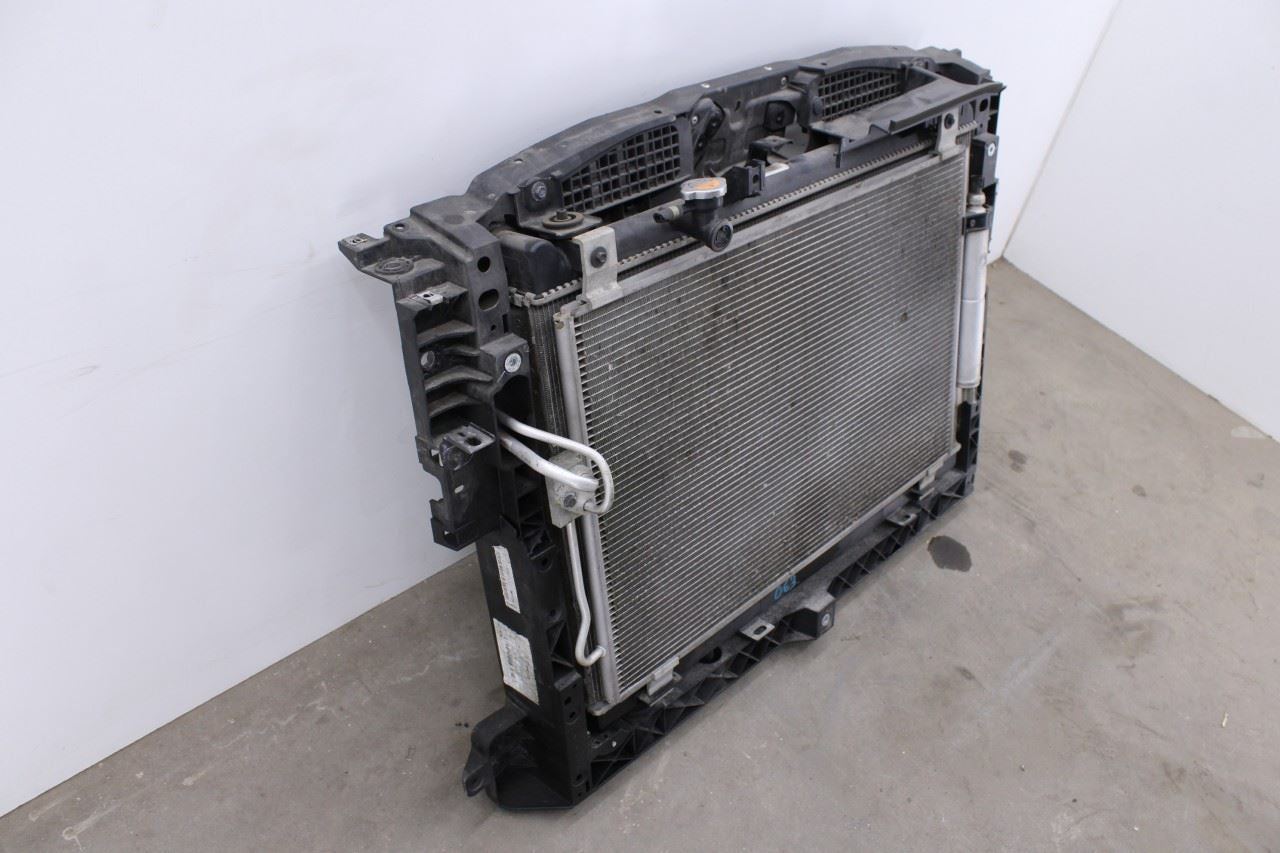 2014-19 Infiniti QX60 3.5L Engine Radiator w/ Cooling Fan Motor Assy 21460-3JA0A3