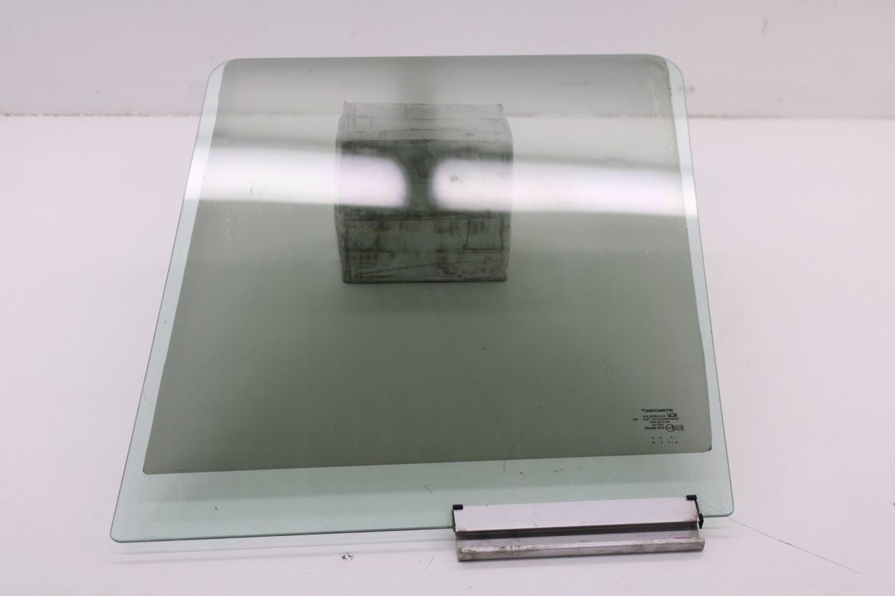 02-19 International 4300 Front Passenger Right Side Door Window Glass 2593689C915