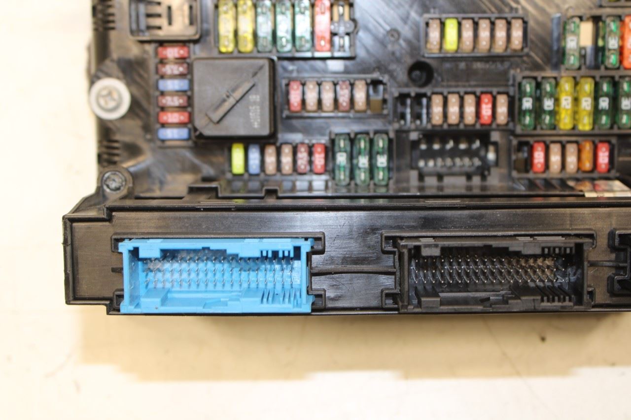 2010-2012 BMW 750Li xDrive 4.4L AWD Front Power Distribution Fuse Relay Block - Alshned Auto Parts