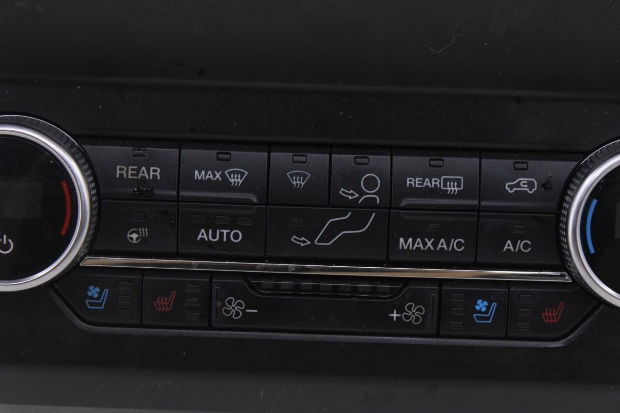 2020-21 Ford Expedition Max XLT Dash Audio Radio Faceplate Climate Control Panel9