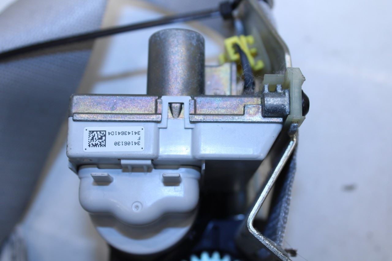 2012-15 Mercedes-Benz ML350 3.5L RWD Front Driver Left Side Seat Belt Retractor - Alshned Auto Parts