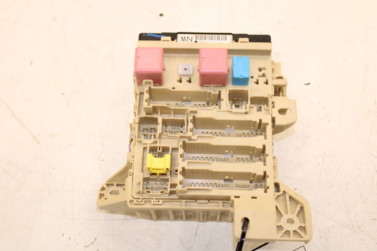 2009-11 Toyota Camry LE Cabin Instrument Panel Fuse Relay Junction Block *ReaD* - Alshned Auto Parts