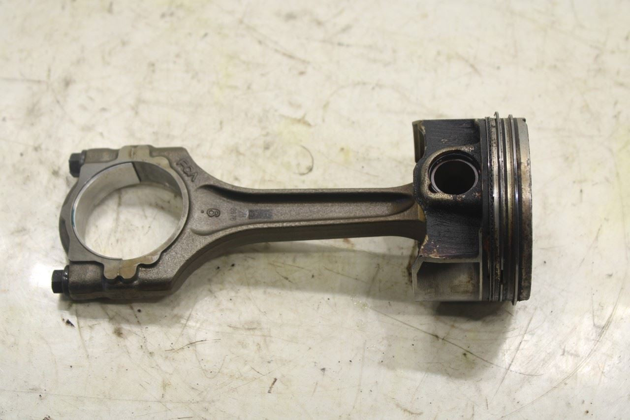 2017-22 Alfa Romeo Giulia Ti 2.0L AWD Engine Piston 2 w/ Connecting Rod 50052788 - Alshned Auto Parts