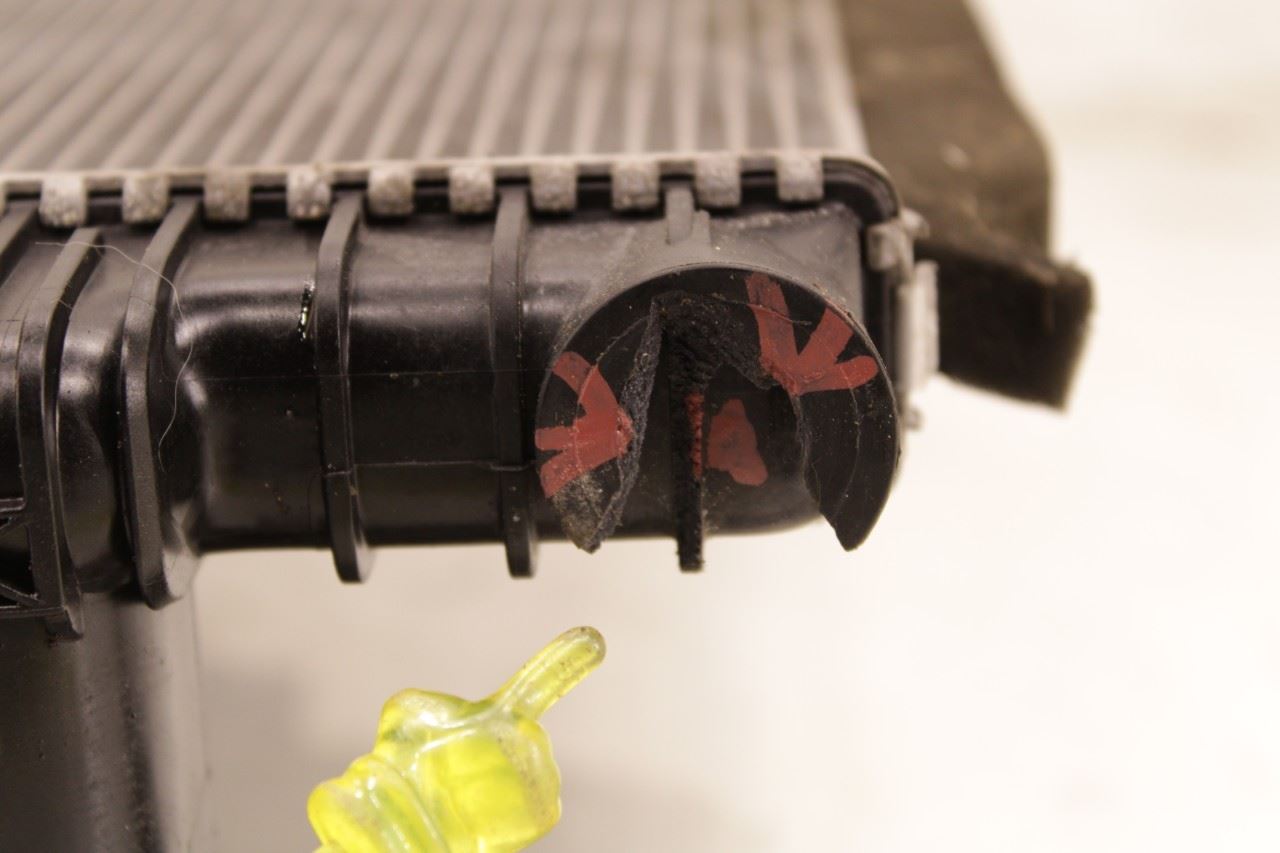 2018-2022 Ford EcoSport SE 1L Engine Cooling Radiator GN11-8005-CC *ReaD - Alshned Auto Parts