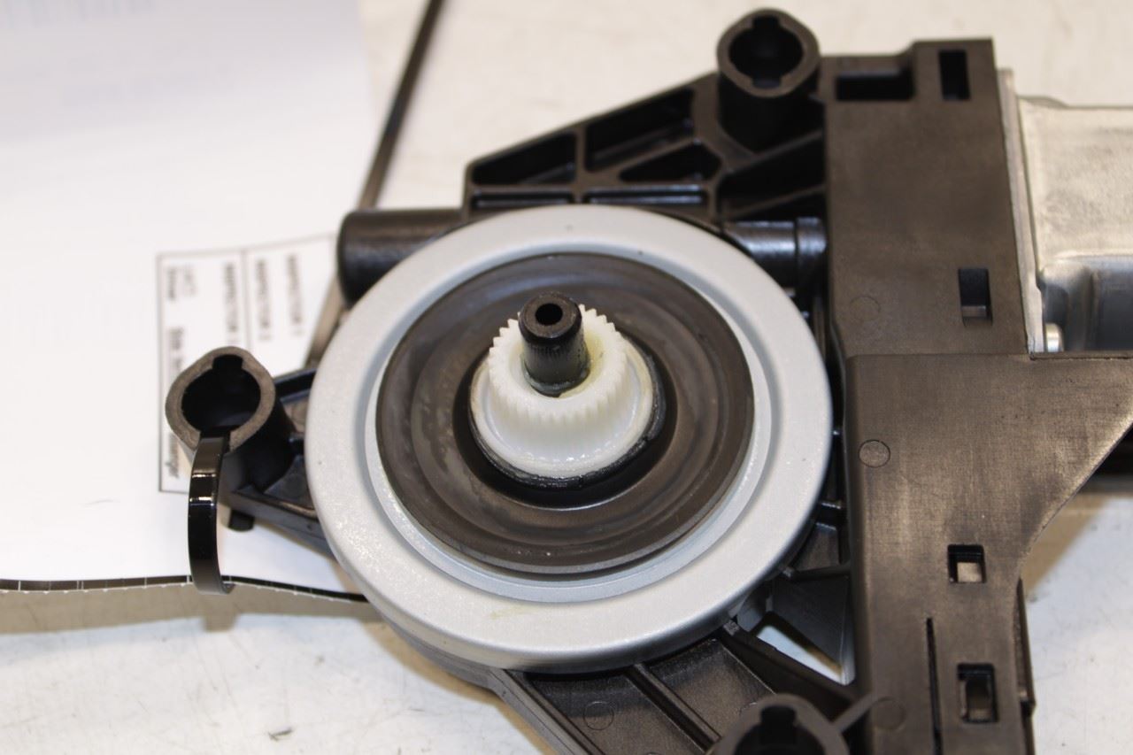 2015-2018 Volvo S60 T5 Premier Front Left Door Power Window Motor 31253061 OEM - Alshned Auto Parts