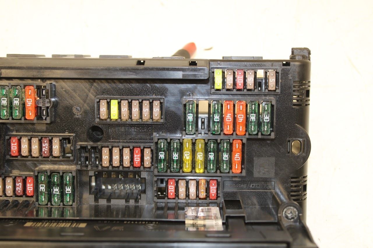 2010-2012 BMW 750Li xDrive 4.4L AWD Front Power Distribution Fuse Relay Block - Alshned Auto Parts