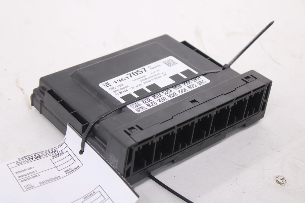 2018-2020 Chevrolet Equinox LT Body Computer Control Module BCM BCU 13517057 OEM1