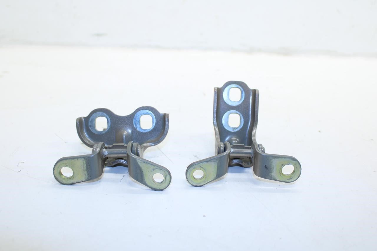 2017-2020 Buick Encore Front RH Side Door Hinge Upper and Lower Set 13577115 OEM - Alshned Auto Parts