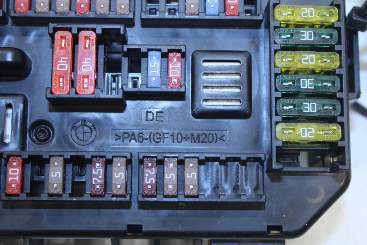 2013-2016 BMW 328i xDrive SULEV 2.0L AWD Front Power Distribution Fuse Relay Box - Alshned Auto Parts