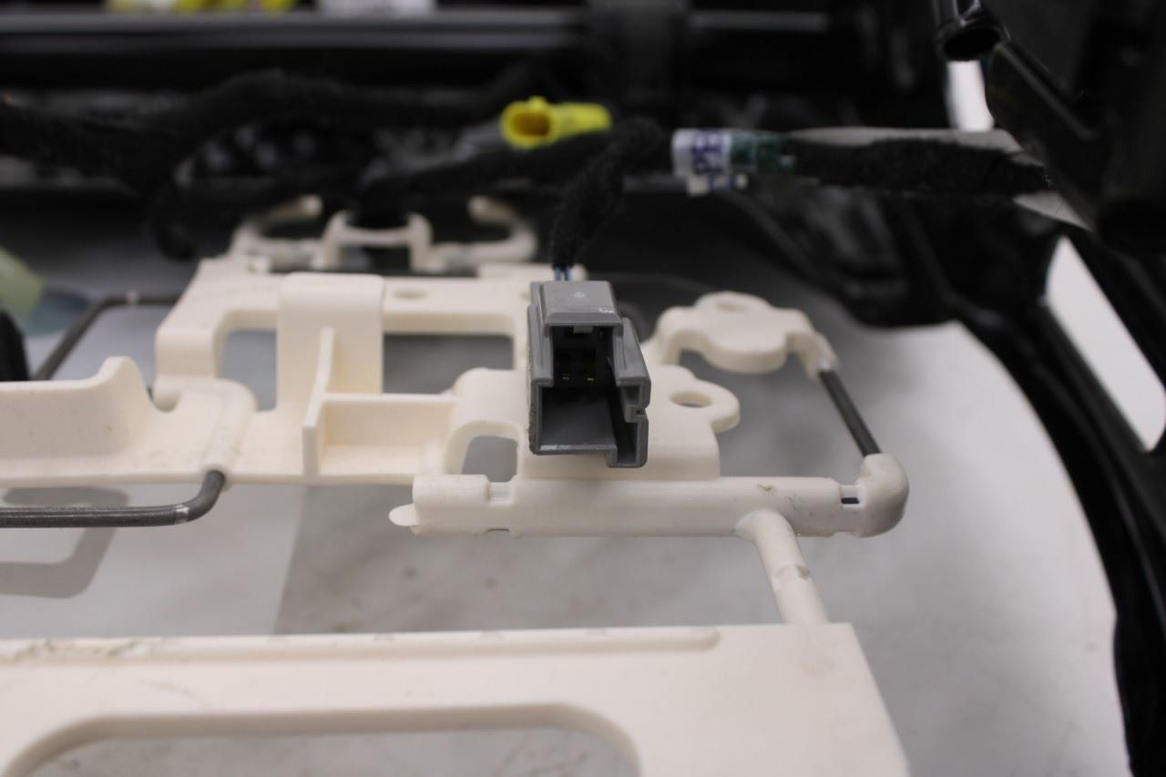 2019-25 Ram 1500 Big Horn Crew Cab 5.7L Front Right Side Seat Lower Track Frame8