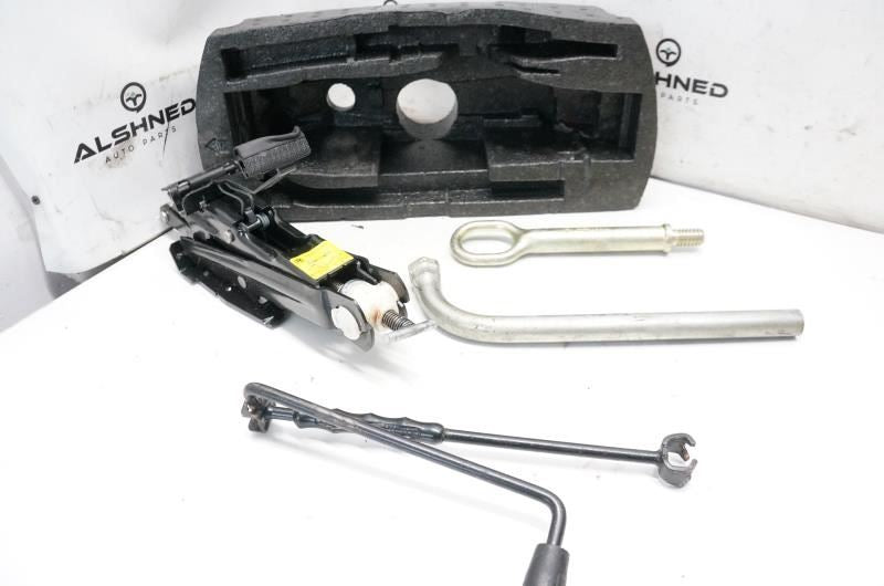 2006-2010 Volkswagen Beetle 2.5L Lift Jack and Tool Kit w/ Foam Holder Container - Alshned Auto Parts