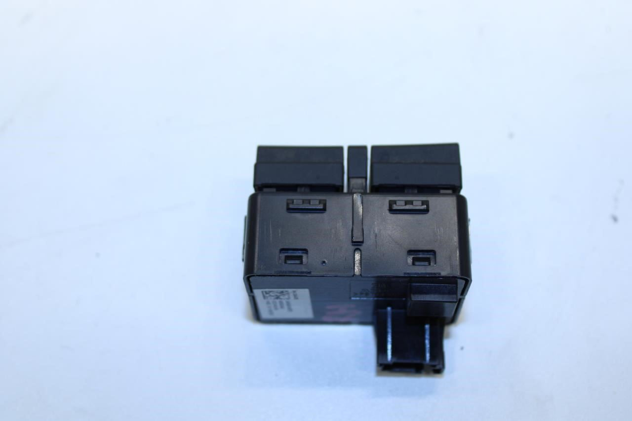17-19 GMC Acadia SLT-1 Console Right Side Seat Heat Control Switch 84136435 OEM - Alshned Auto Parts