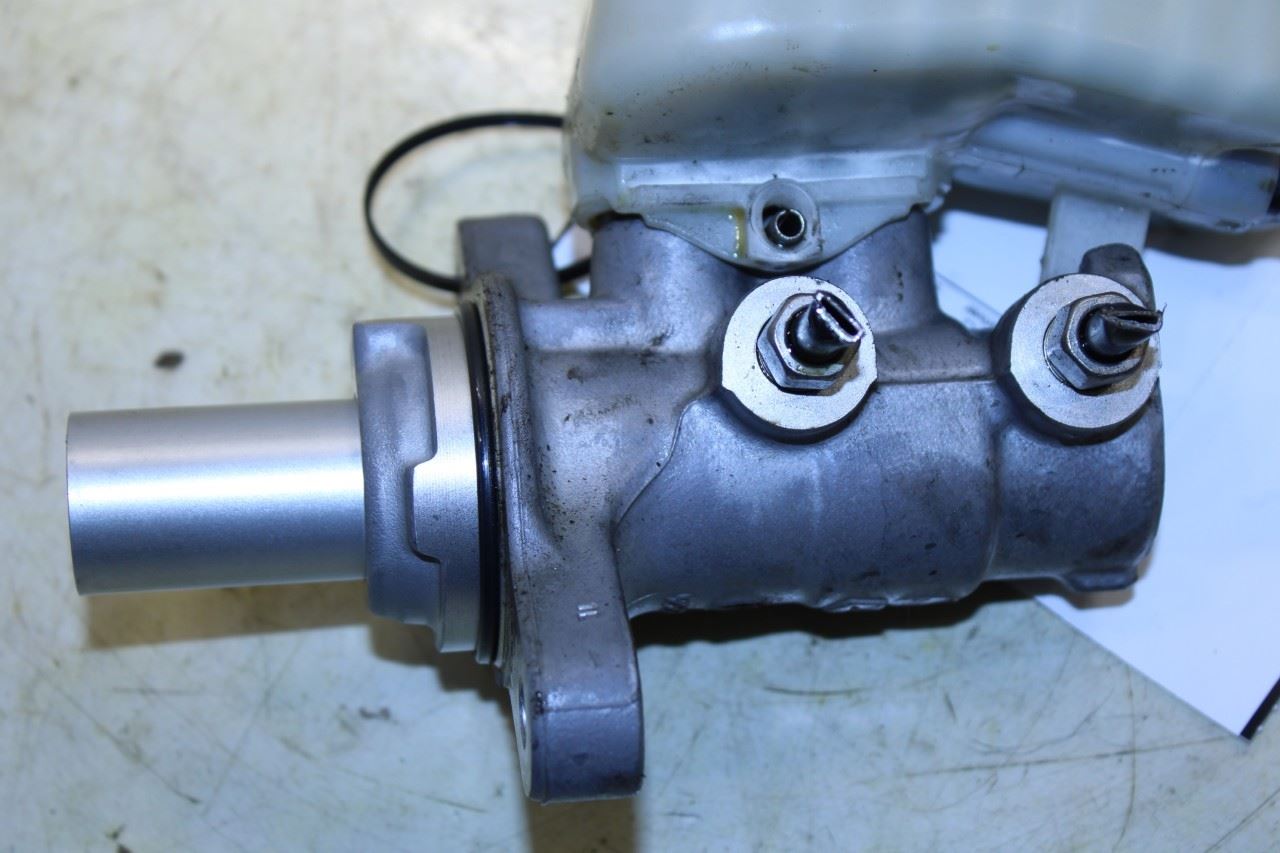 2014-2018 Jeep Cherokee 75th Anniversary 3.2L Brake Master Cylinder w/ Reservoir - Alshned Auto Parts