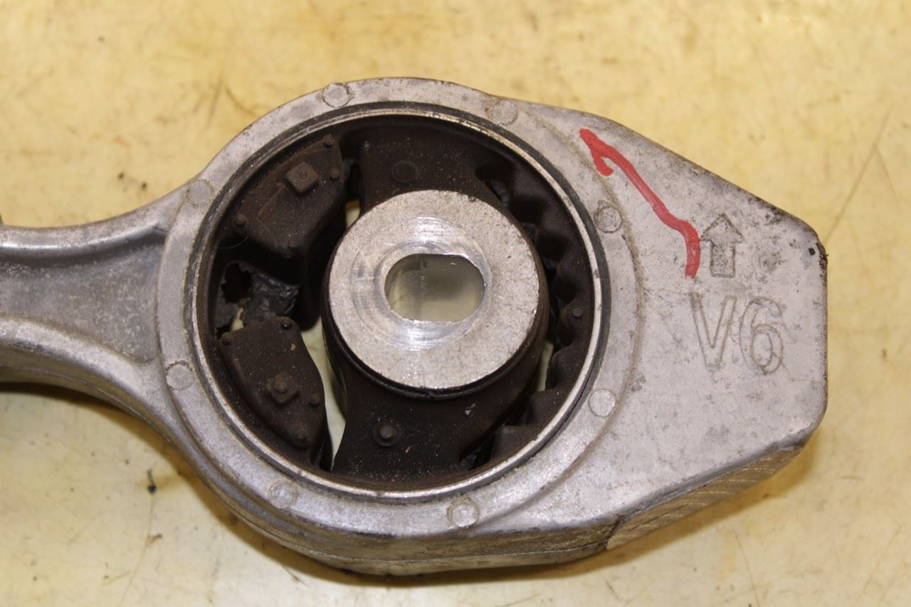 2014-2020 Infiniti QX60 3.5L FWD Engine Torque Rod Mount Bracket 11350-4RA0A OEM - Alshned Auto Parts