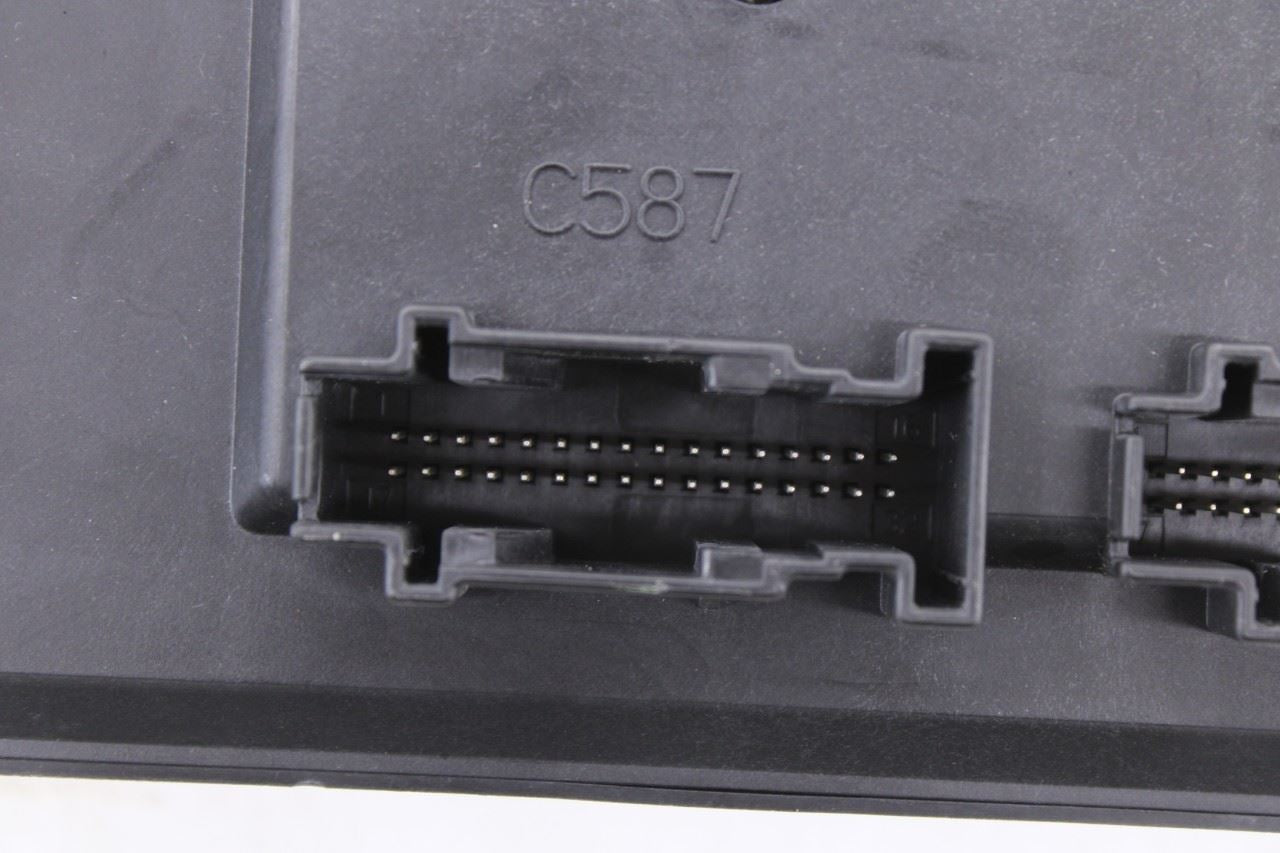 2010-12 Land Rover Range Rover HSE 5.0L Cabin Instrument Panel Fuse Relay Block - Alshned Auto Parts