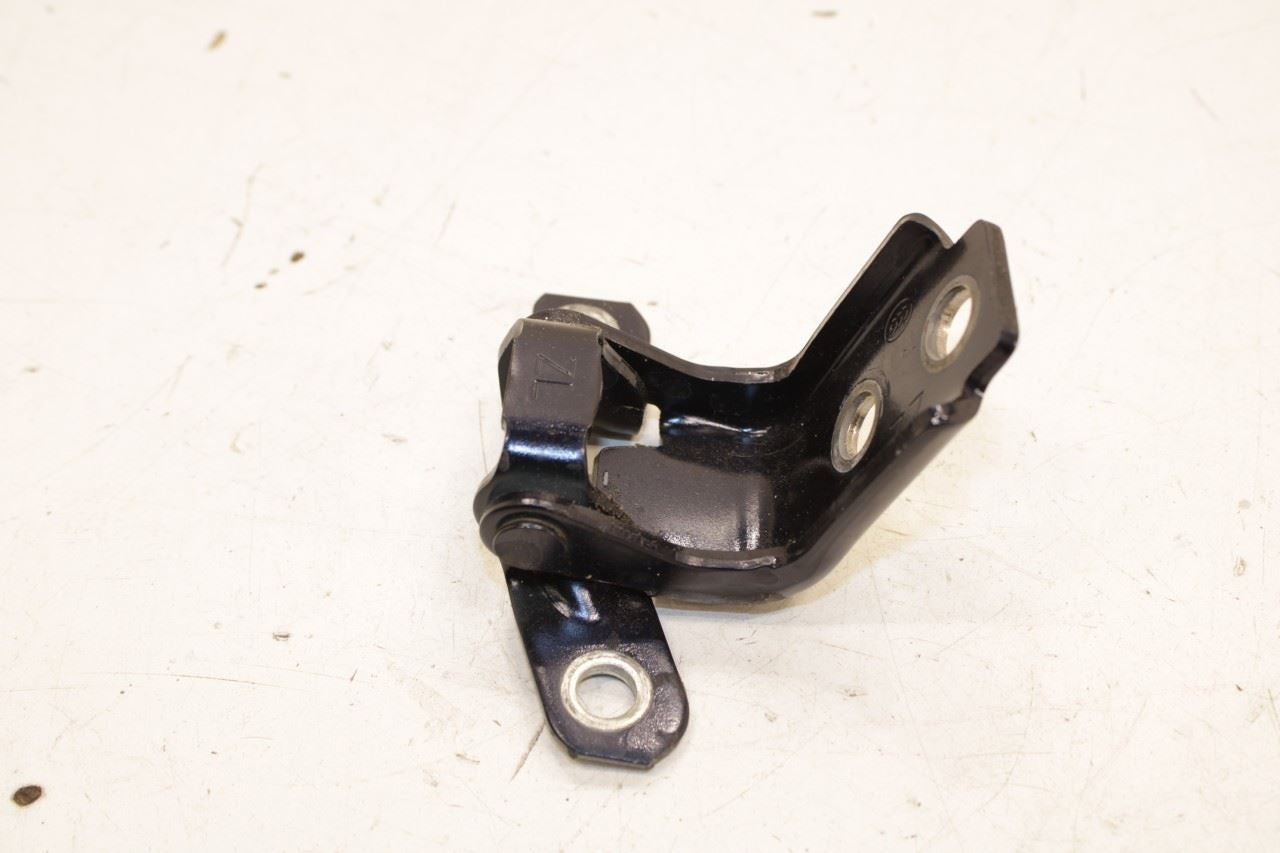 20-25 Mazda CX-30 2.5 S Rear Right Door Hinge Upper and Lower Pair KD53-72-210A - Alshned Auto Parts