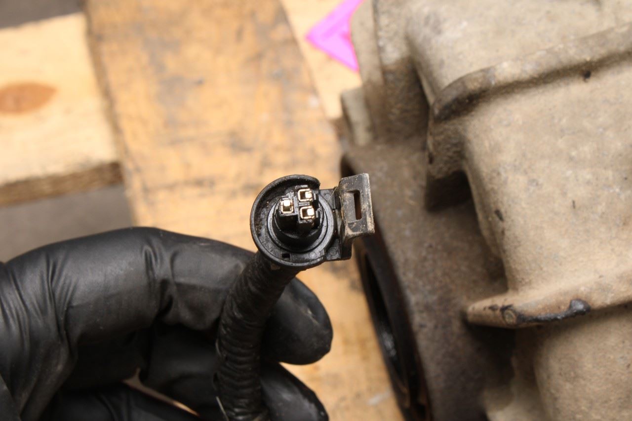 2014-18 Jeep Cherokee Limited 3.2L 4x4 Rear Differential Carrier 3.21 ratio 86K - Alshned Auto Parts