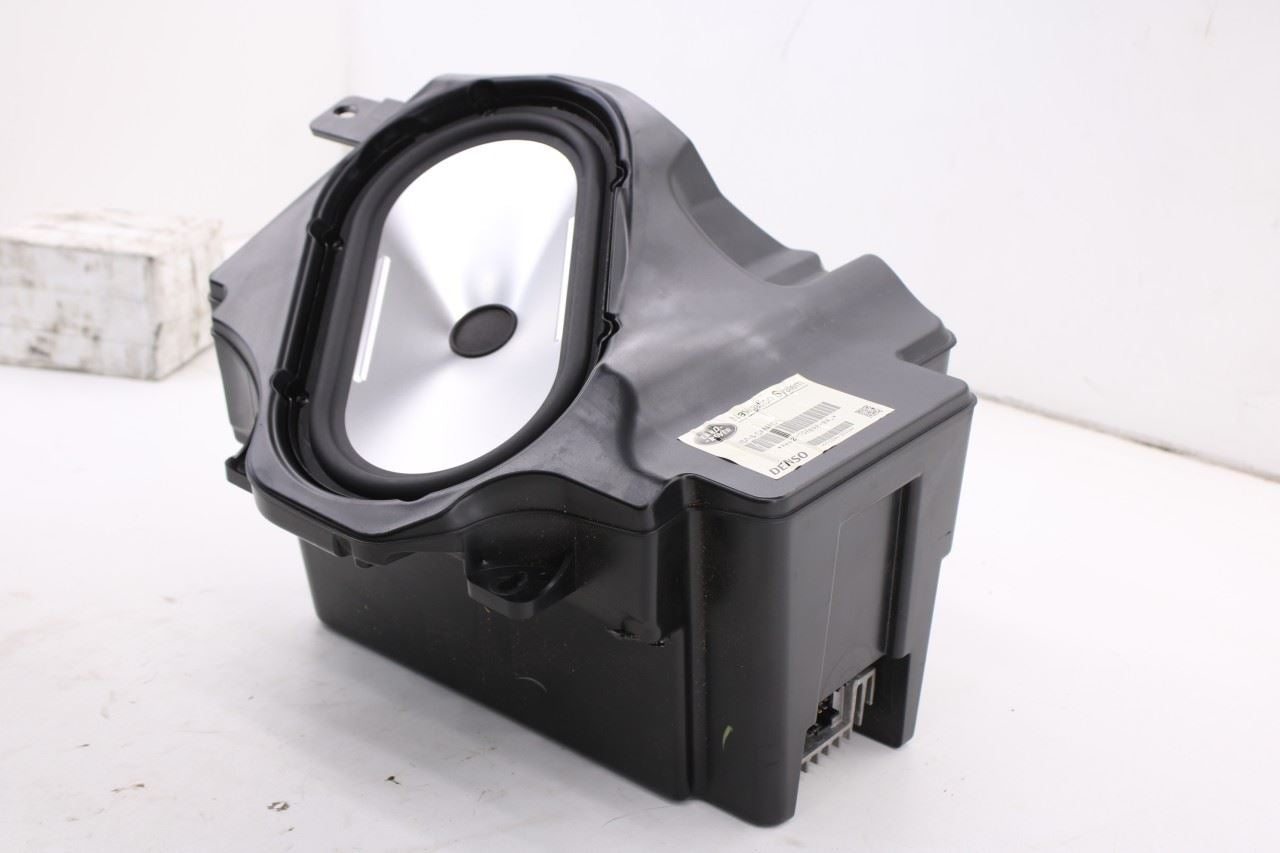2010-12 Land Rover Range Rover HSE Rear Trunk Cargo Speaker Subwoofer XQA5001104