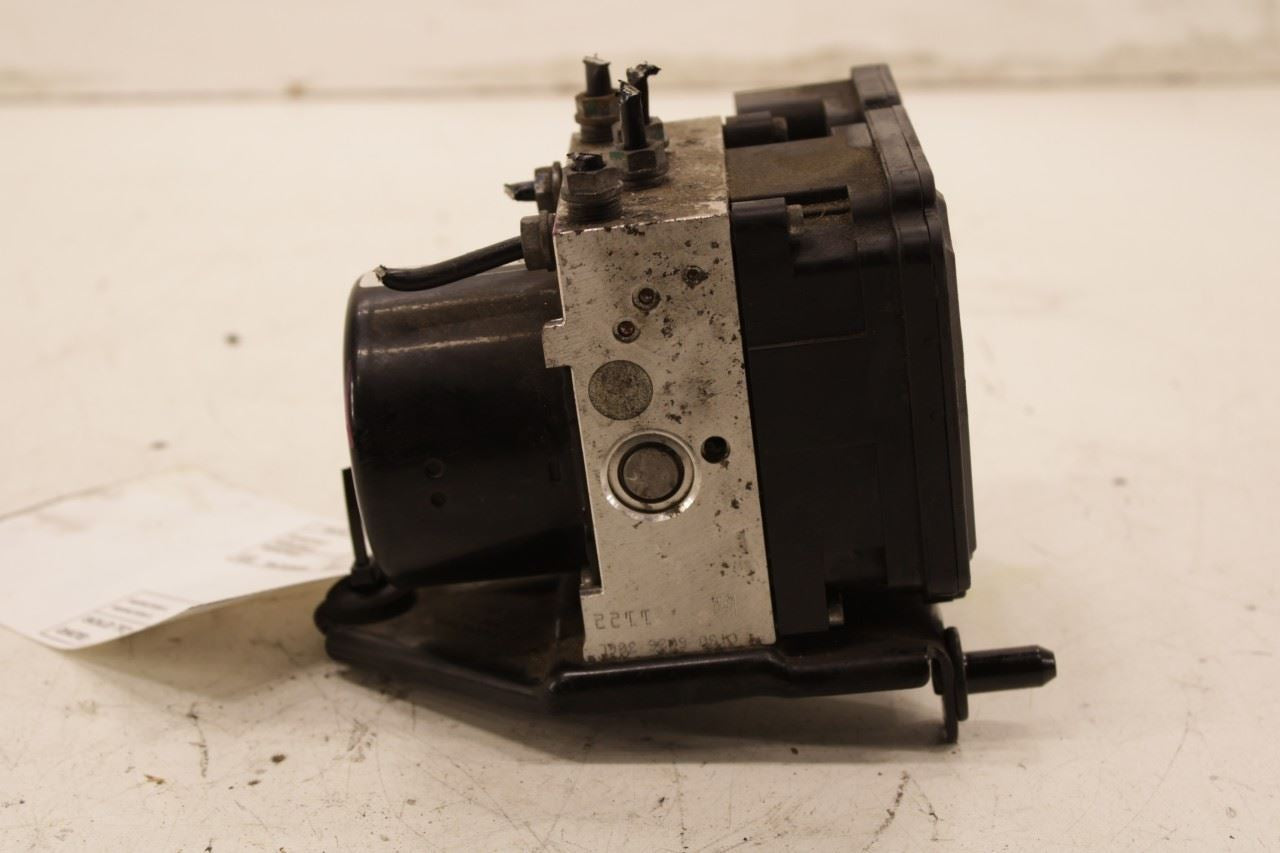 2016-2019 Volkswagen Passat SE 1.8L FWD ABS Anti Lock Brake Pump Control Module4