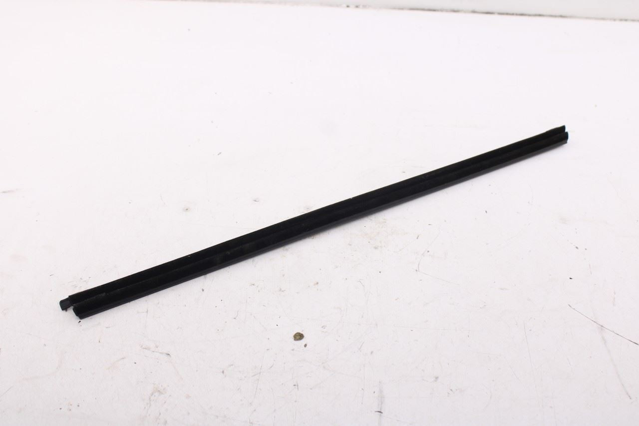 20-26 Hyundai Palisade Limited AWD Rear Left Door Molding Belt Weatherstrip Set12