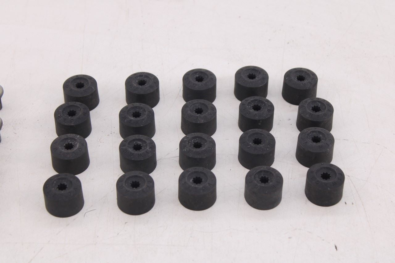 2018-2023 Volkswagen Atlas SE Wheel Lug Nut Bolt Set of 20 w/ Caps WHT002438 OEM2