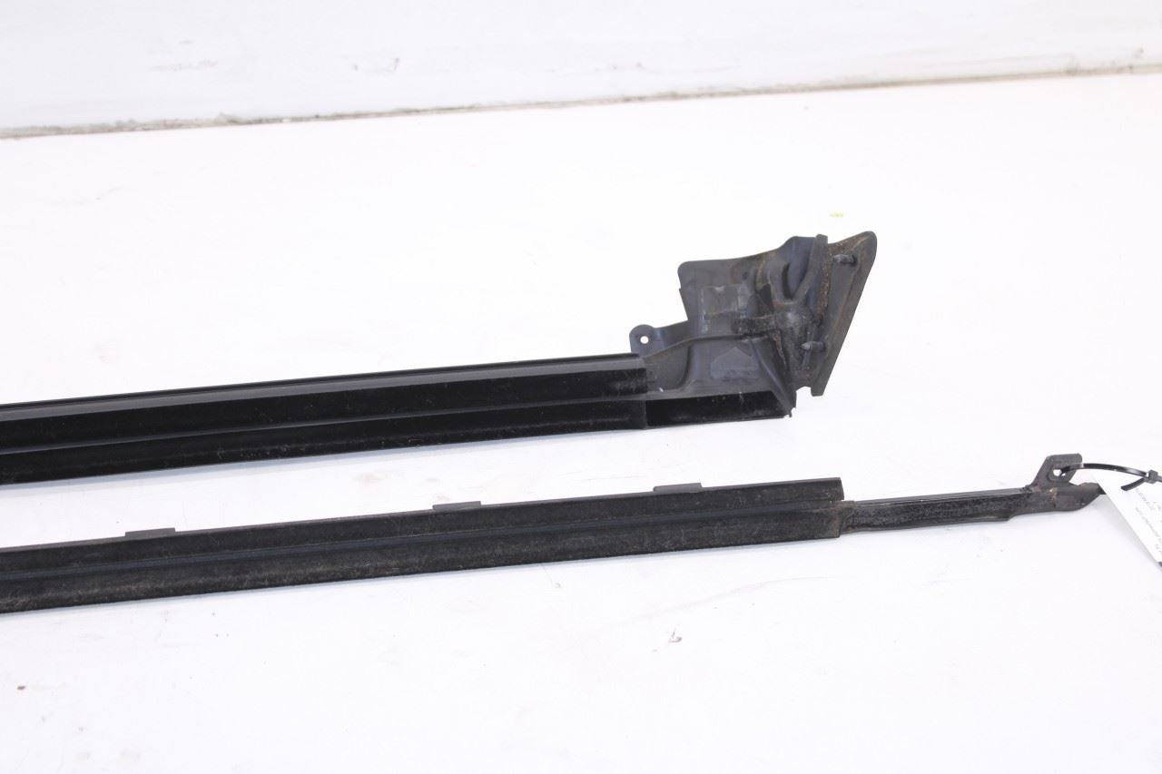 15-23 Ford Mustang Conv V6 2Dr Front Right Door Outer w/ Inner Belt Weatherstrip4