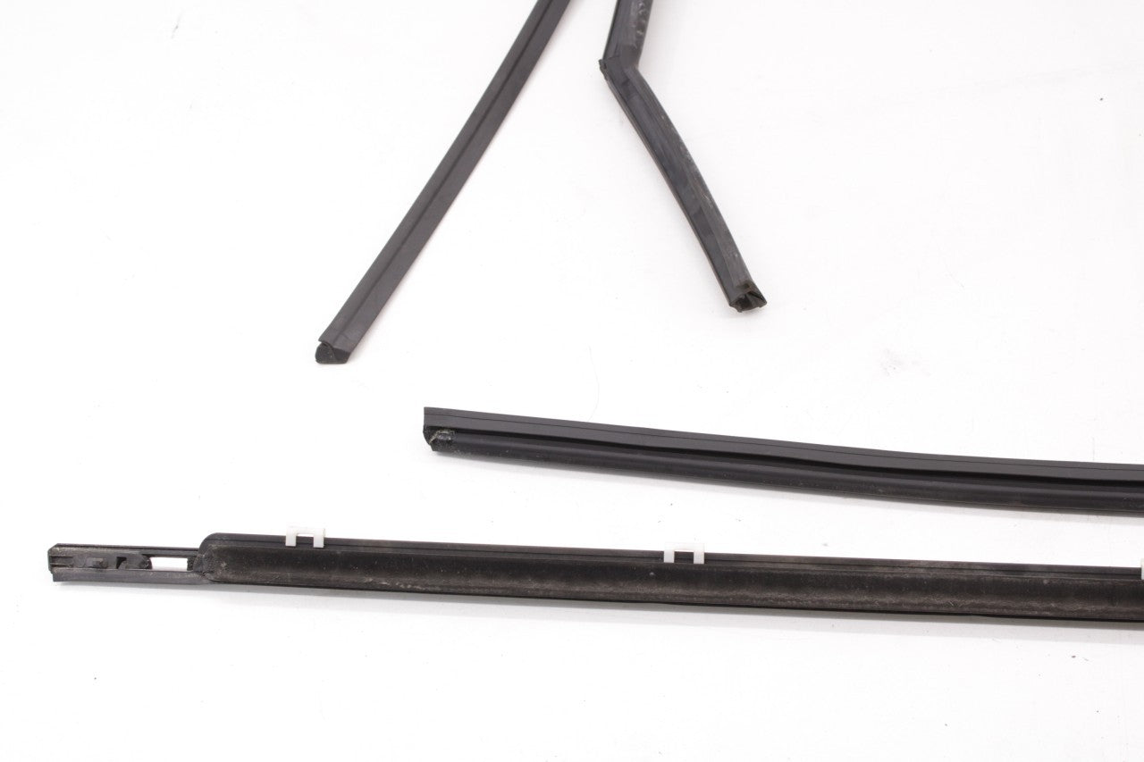 16-18 KIA Sorento EX RR LH Door Run Channel w/ Belt Outer and Inner Weatherstrip - Alshned Auto Parts