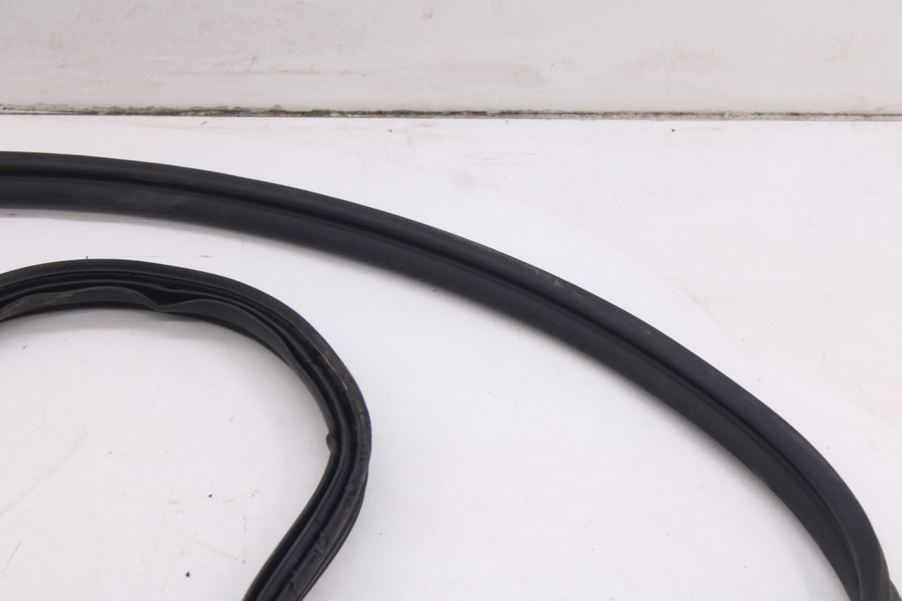 2011-2021 Jeep Grand Cherokee Laredo X 4x4 Liftgate Back Door Weatherstrip Seal3