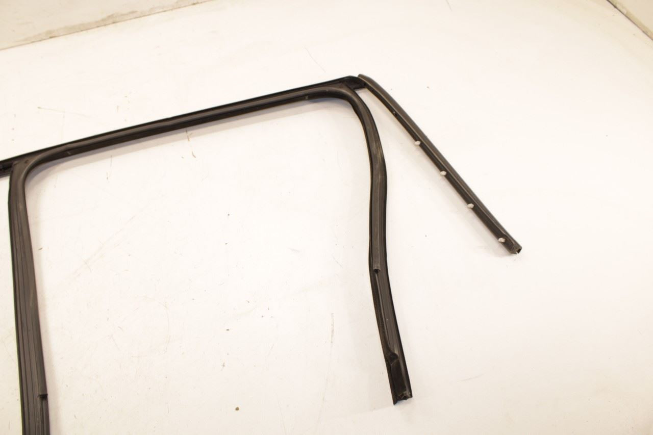 11-18 Porsche Cayenne Platinum Rear Right Door Run Channel w/ Belt Outer Molding - Alshned Auto Parts