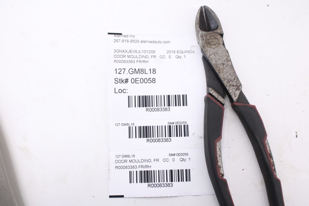 2018-2024 Chevrolet Equinox LT Front Right Door Lower Garnish Molding 8485327410