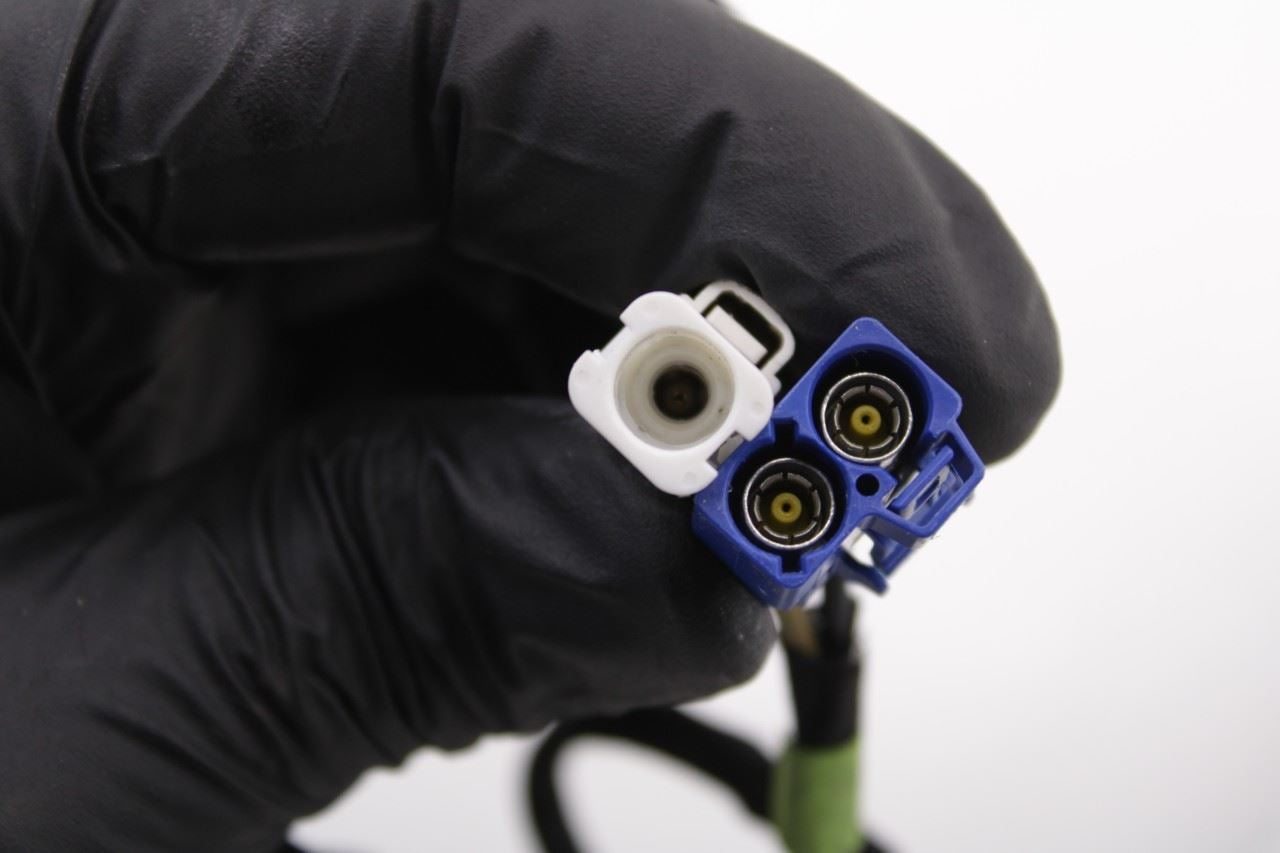 2017 Chrysler Pacifica Limited Roof Exterior Shark Fin Radio Antenna 1YG06GW7AF - Alshned Auto Parts