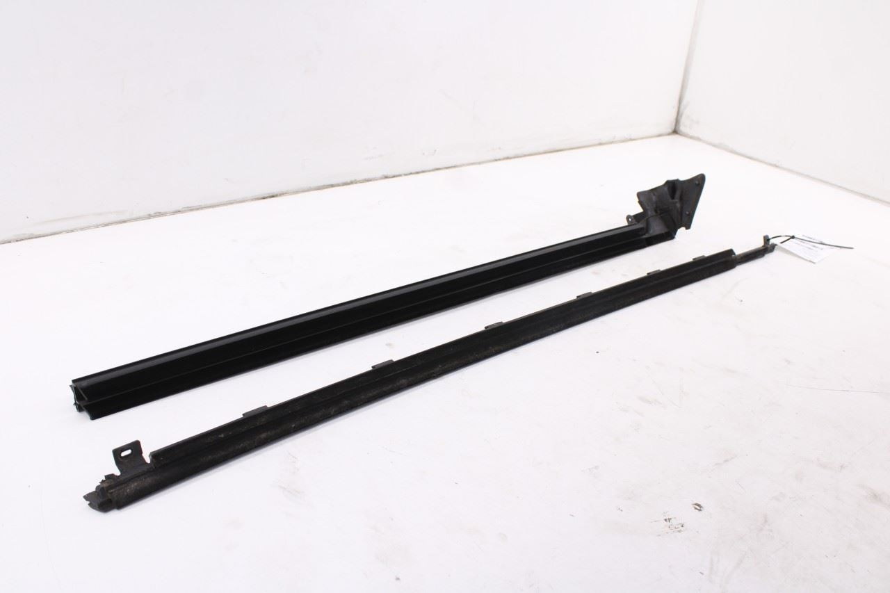 15-23 Ford Mustang Conv V6 2Dr Front Right Door Outer w/ Inner Belt Weatherstrip5
