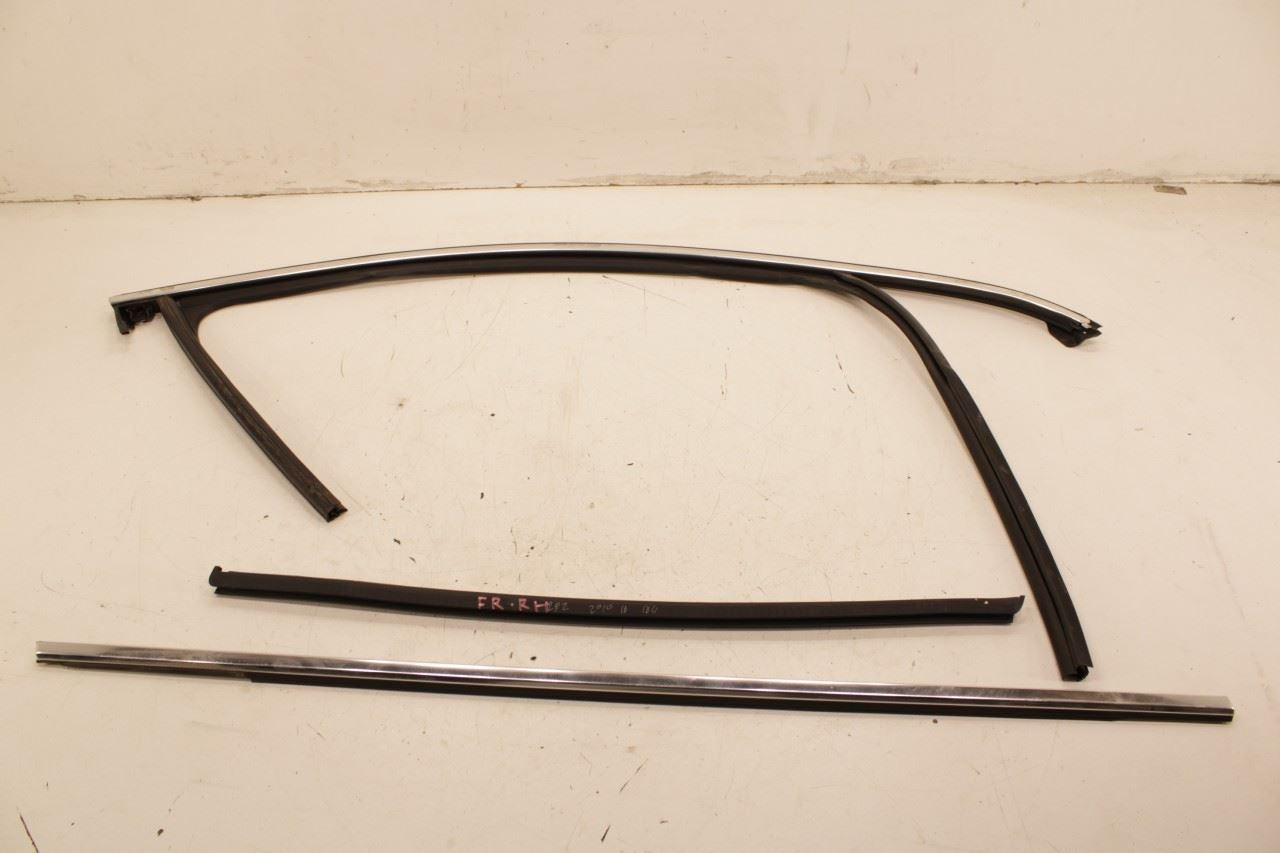 17-19 GMC Acadia SLT-1 Front Right Door Run Channel w/ Belt Molding Weatherstrip - Alshned Auto Parts