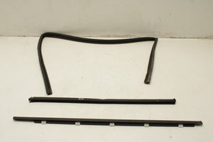 16-20 Kia Optima Front Right Door Run Channel w/ Belt Weatherstrips 82540-D5000