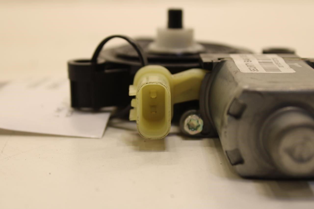 2020-2024 Hyundai Sonata SE Front Right Door Power Window Motor 82460-L1000 OEM - Alshned Auto Parts