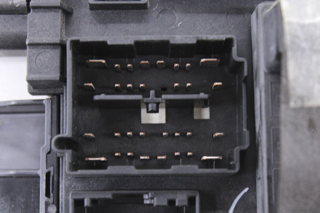 2010-2014 Ford Mustang Conv V6 Fuse Box Body Computer Control Module BCM BCU4