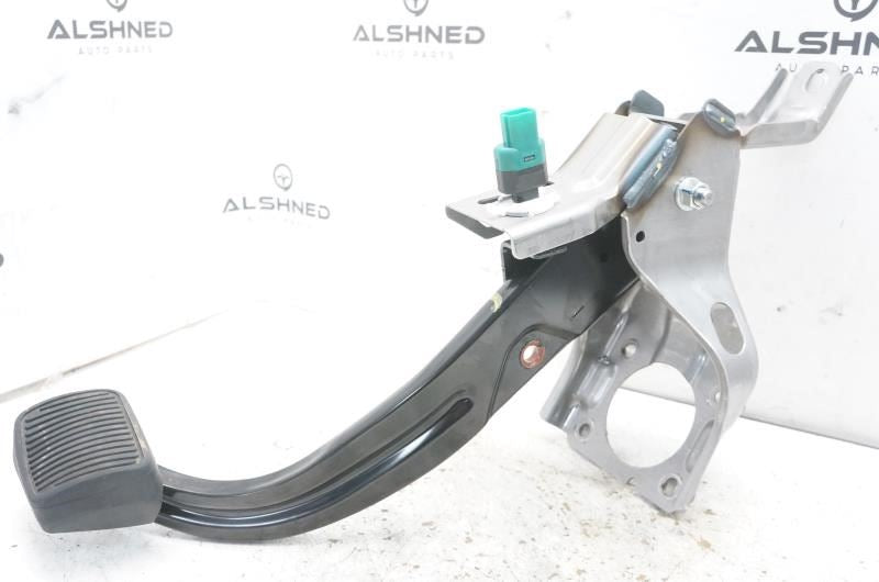 21-26 Hyundai Santa Fe SEL Brake Pedal Assembly w/ Bracket and Stop Light Switch - Alshned Auto Parts