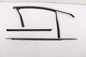 2019-2023 Hyundai Santa Fe SEL Front Right Door Run Channel w/ Belt Weatherstrip