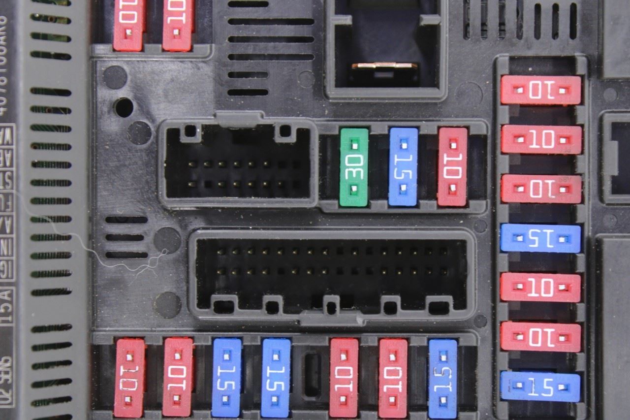 2014-19 Infiniti QX60 3.5L Engine Integrated Power Distribution Module Fuse Box - Alshned Auto Parts