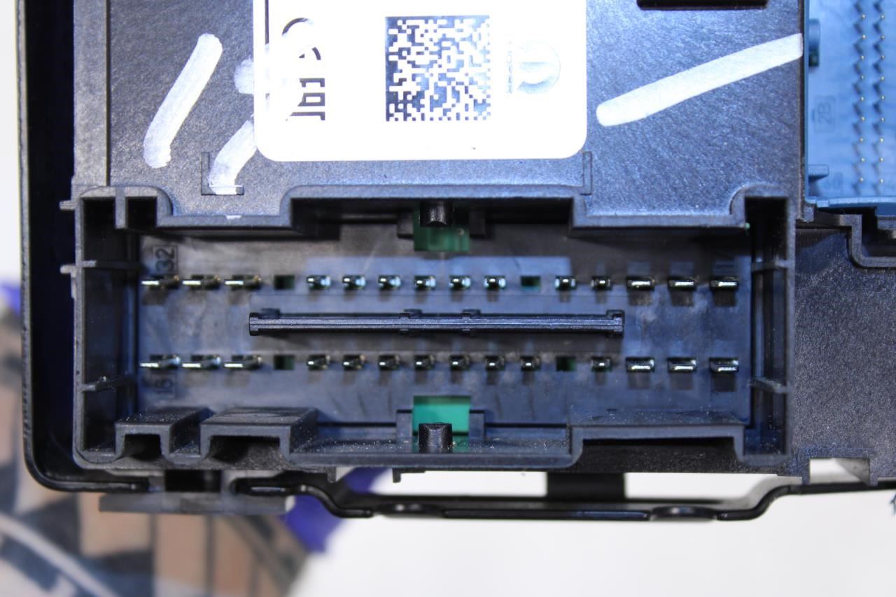 2017-18 Jeep Compass Latitude Body Control Module BCM w/ Bracket 68381687AD OEM - Alshned Auto Parts
