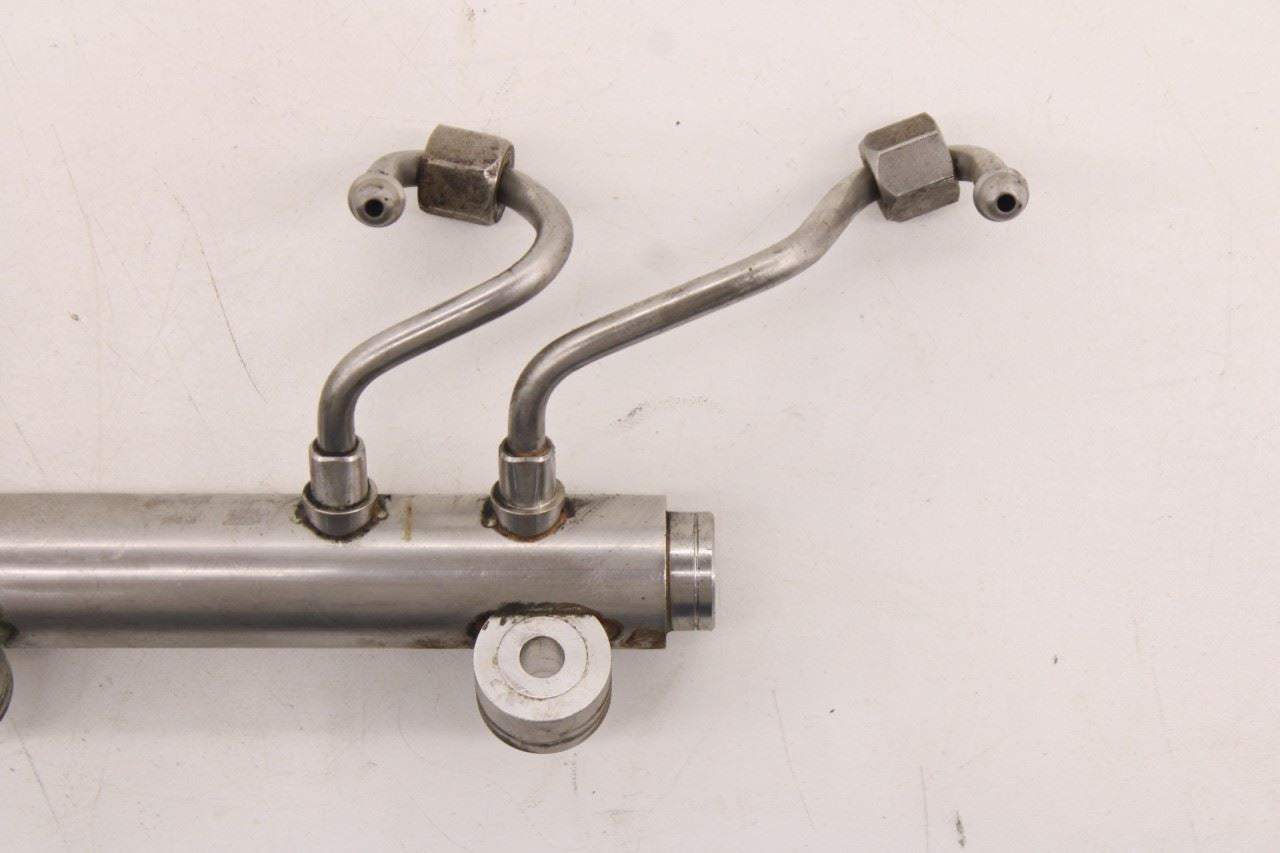 13-15 BMW 750i xDrive 4.4L Twin Turbo RH Side High Pressure Fuel Injection Rail3