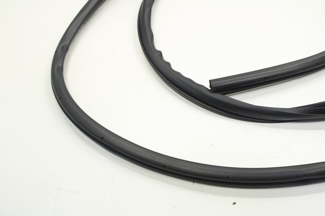 2017-22 Nissan Rogue Sport SL AWD Front RH Door Weatherstrip On Body 76921-6MA0A - Alshned Auto Parts